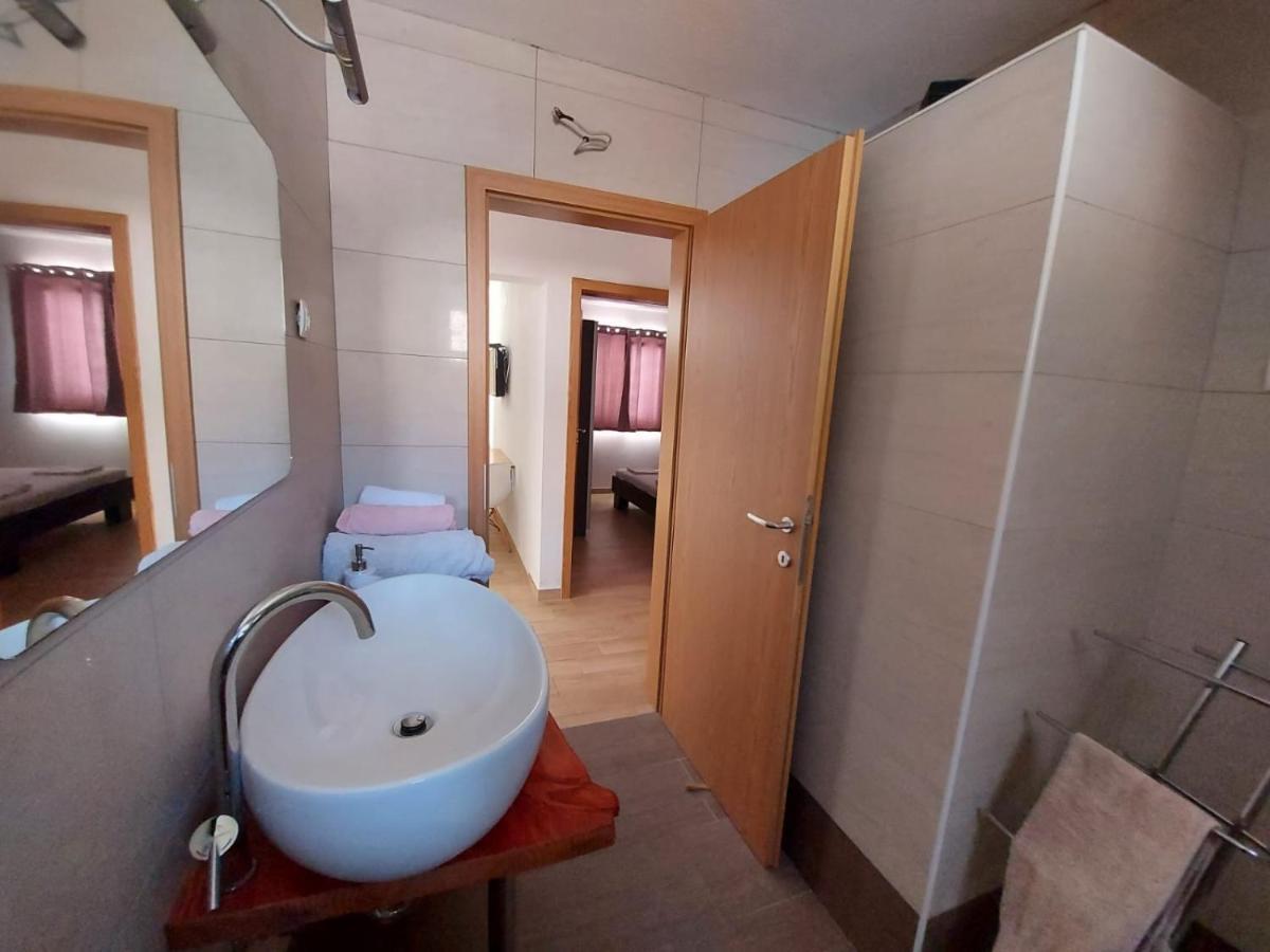 Frane Apartment Zavalatica Exterior foto